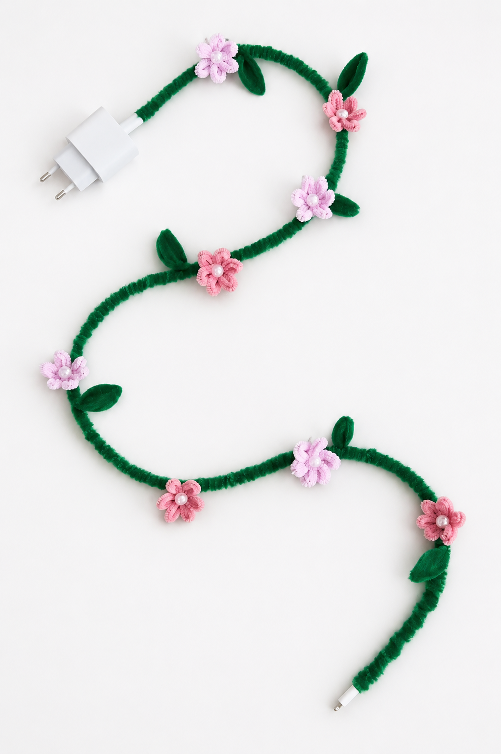 Vine Charger — handmade pipe cleaner accessory
